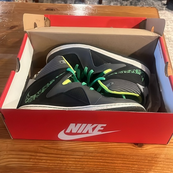 Nike Sneakers | Court Invader High Top green Black 677807-037. 7 y w/box - Picture 10 of 14